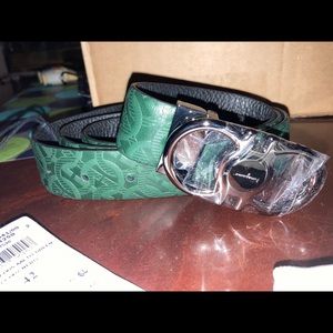 Salvatore Ferragamo
Adjustable & Reversible Belt